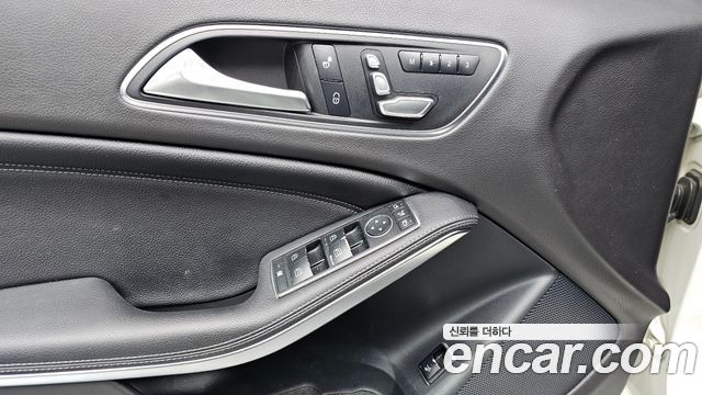 Mercedes-Benz GLA-Class GLA220 Premium