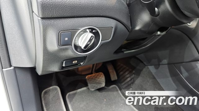 Mercedes-Benz GLA-Class GLA220 Premium