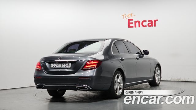 Mercedes-Benz E-Class E220d Avantgarde