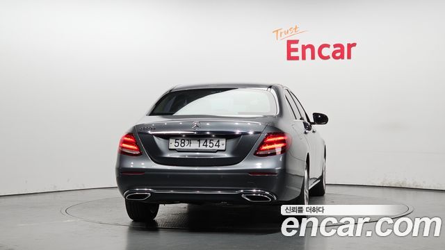 Mercedes-Benz E-Class E220d Avantgarde