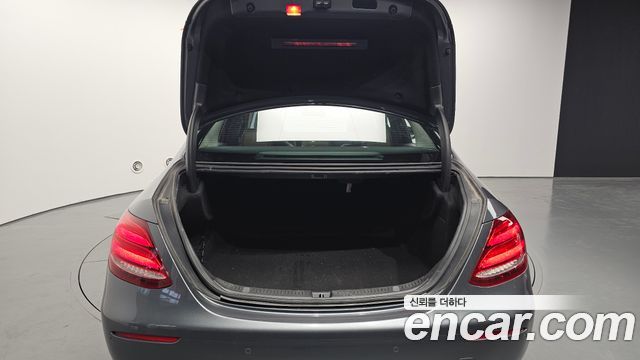 Mercedes-Benz E-Class E220d Avantgarde