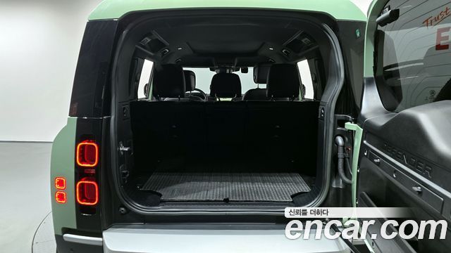 Land Rover Defender 110 D300 75th Edition