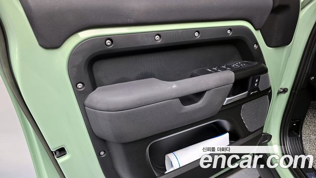 Land Rover Defender 110 D300 75th Edition