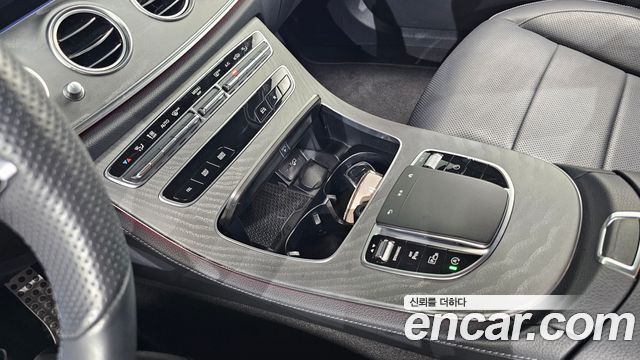 Mercedes-Benz E-Class E350 4MATIC AMG Line