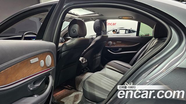 Mercedes-Benz E-Class E300 4MATIC Exclusive