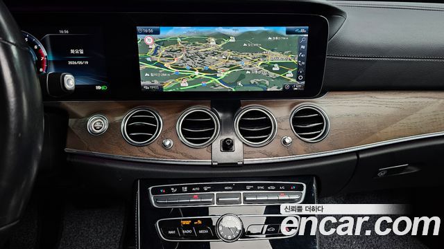Mercedes-Benz E-Class E300 4MATIC Exclusive