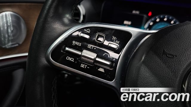 Mercedes-Benz E-Class E300 4MATIC Exclusive