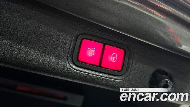 Mercedes-Benz E-Class E300 4MATIC Exclusive