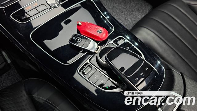 Mercedes-Benz E-Class E300 4MATIC Exclusive