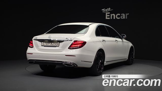 Mercedes-Benz E-Class E300 4MATIC Exclusive