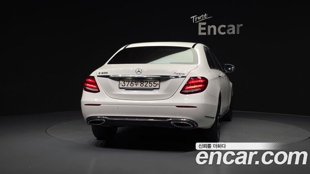 Mercedes-Benz E-Class E300 4MATIC Exclusive