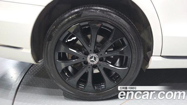 Mercedes-Benz E-Class E300 4MATIC Exclusive