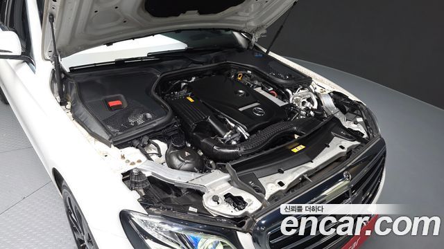 Mercedes-Benz E-Class E300 4MATIC Exclusive