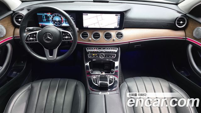 Mercedes-Benz E-Class E300 4MATIC Exclusive