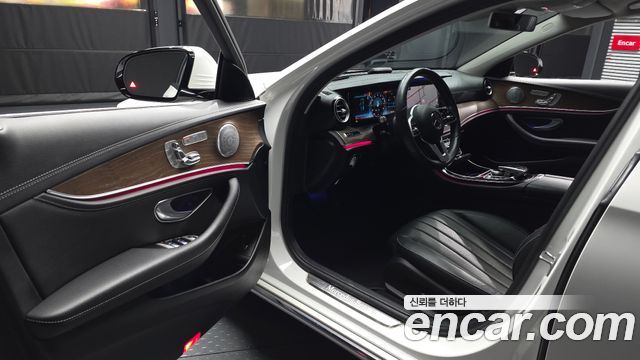 Mercedes-Benz E-Class E300 4MATIC Exclusive