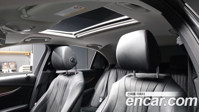 Mercedes-Benz E-Class E300 4MATIC Exclusive