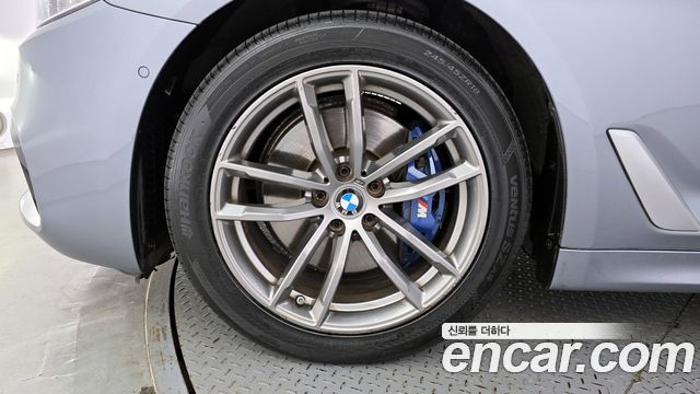 BMW 5-Series 530i M Sport Package Plus