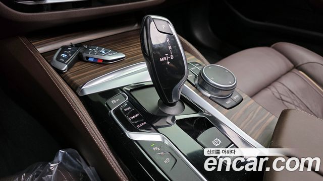 BMW 5-Series 530i M Sport Package Plus