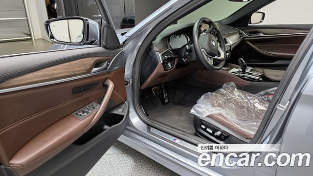 BMW 5-Series 530i M Sport Package Plus