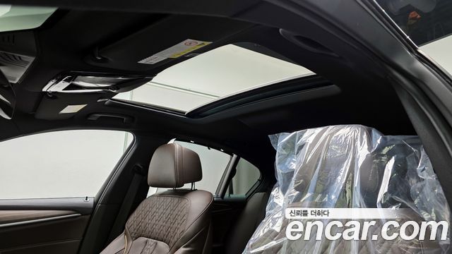 BMW 5-Series 530i M Sport Package Plus