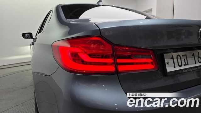 BMW 5-Series 530i M Sport Package Plus