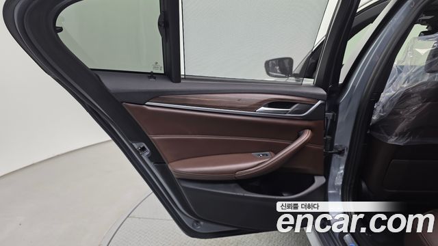 BMW 5-Series 530i M Sport Package Plus