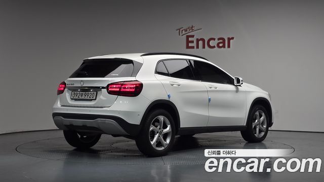 Mercedes-Benz GLA-Class GLA220