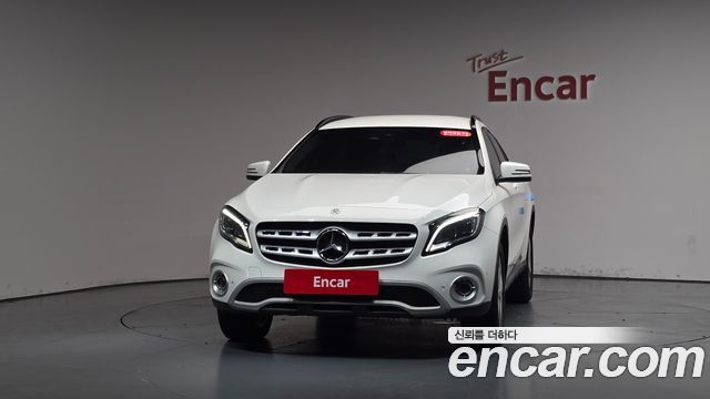 Mercedes-Benz GLA-Class GLA220