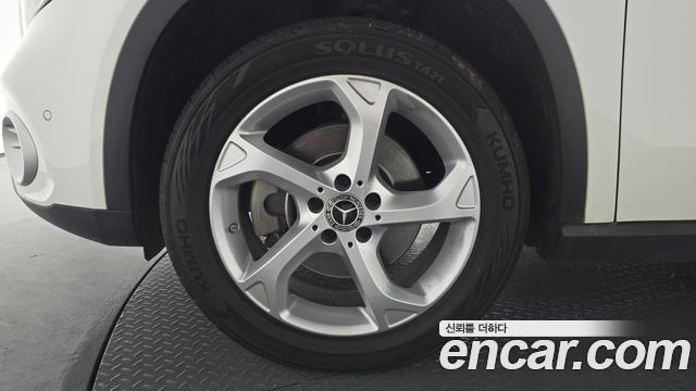 Mercedes-Benz GLA-Class GLA220