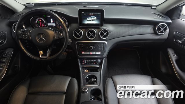 Mercedes-Benz GLA-Class GLA220