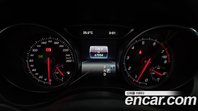 Mercedes-Benz GLA-Class GLA220