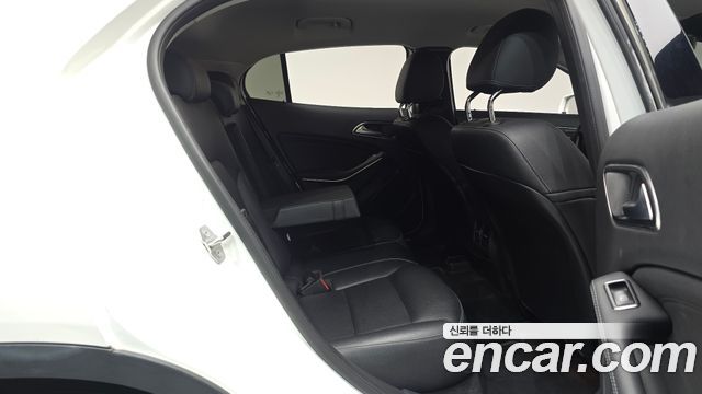 Mercedes-Benz GLA-Class GLA220