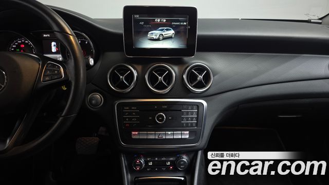 Mercedes-Benz GLA-Class GLA220