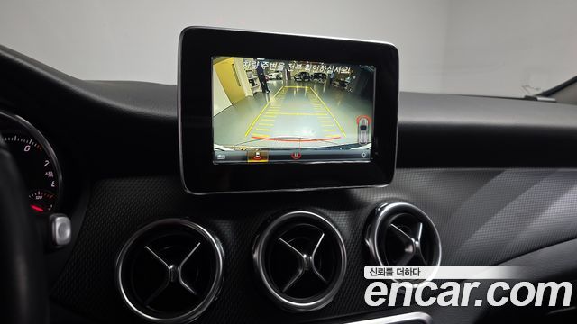 Mercedes-Benz GLA-Class GLA220
