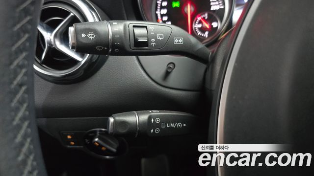 Mercedes-Benz GLA-Class GLA220