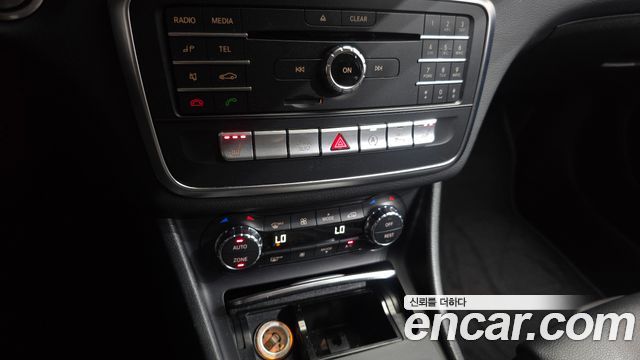 Mercedes-Benz GLA-Class GLA220