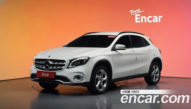 Mercedes-Benz GLA-Class GLA220