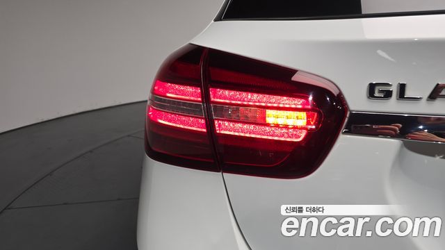 Mercedes-Benz GLA-Class GLA220