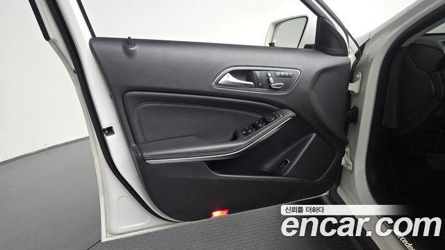 Mercedes-Benz GLA-Class GLA220