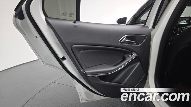 Mercedes-Benz GLA-Class GLA220