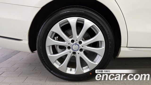 Mercedes-Benz E-Class E220d Exclusive