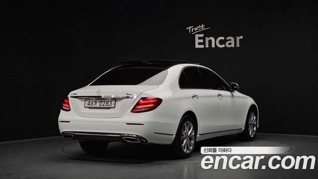 Mercedes-Benz E-Class E300 4MATIC Exclusive