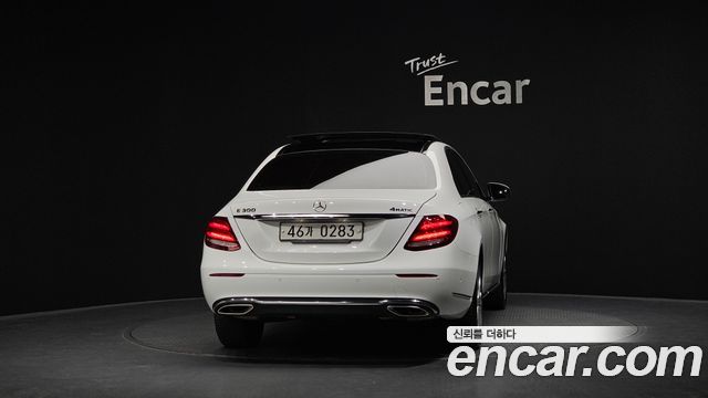 Mercedes-Benz E-Class E300 4MATIC Exclusive