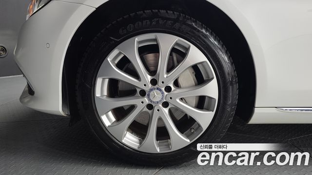 Mercedes-Benz E-Class E300 4MATIC Exclusive