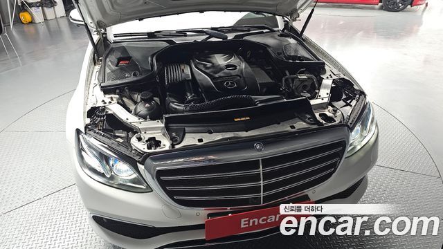 Mercedes-Benz E-Class E300 4MATIC Exclusive