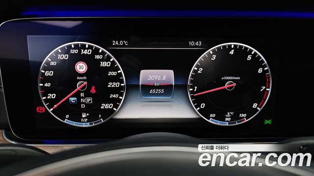 Mercedes-Benz E-Class E300 4MATIC Exclusive