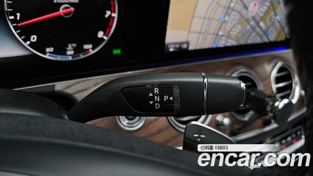 Mercedes-Benz E-Class E300 4MATIC Exclusive