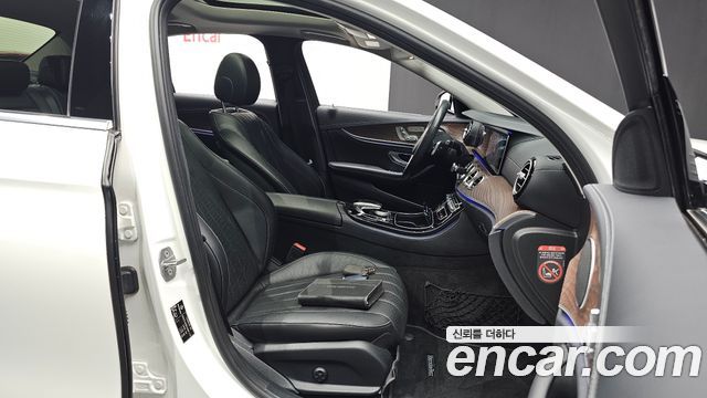 Mercedes-Benz E-Class E300 4MATIC Exclusive