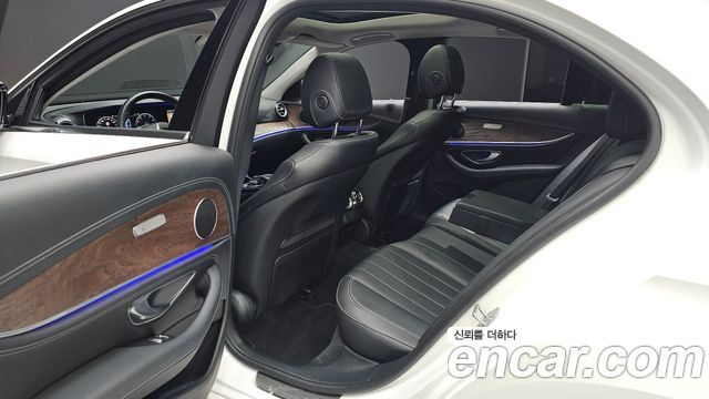 Mercedes-Benz E-Class E300 4MATIC Exclusive