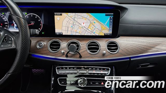 Mercedes-Benz E-Class E300 4MATIC Exclusive